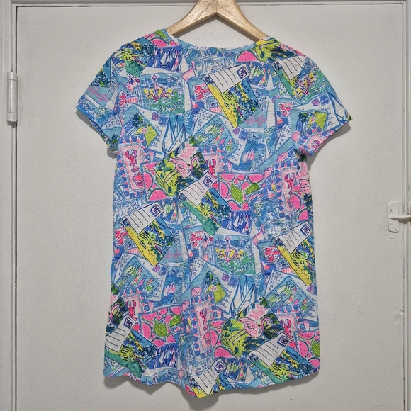 Lilly Pulitzer Etta V-Neck T-Shirt “Wish You Were Here" - SIZE Medium - NWT - Picture 4 of 6